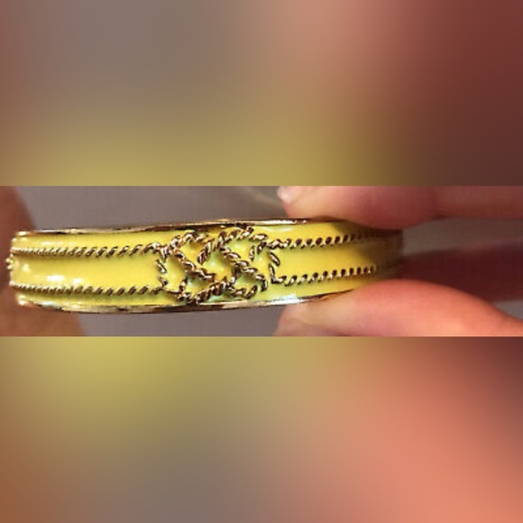 C Wonder Yellow enamel gold tone bracelet - Picture 2 of 3
